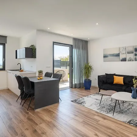 別荘 Belvedere Holidays Novigrad Istria